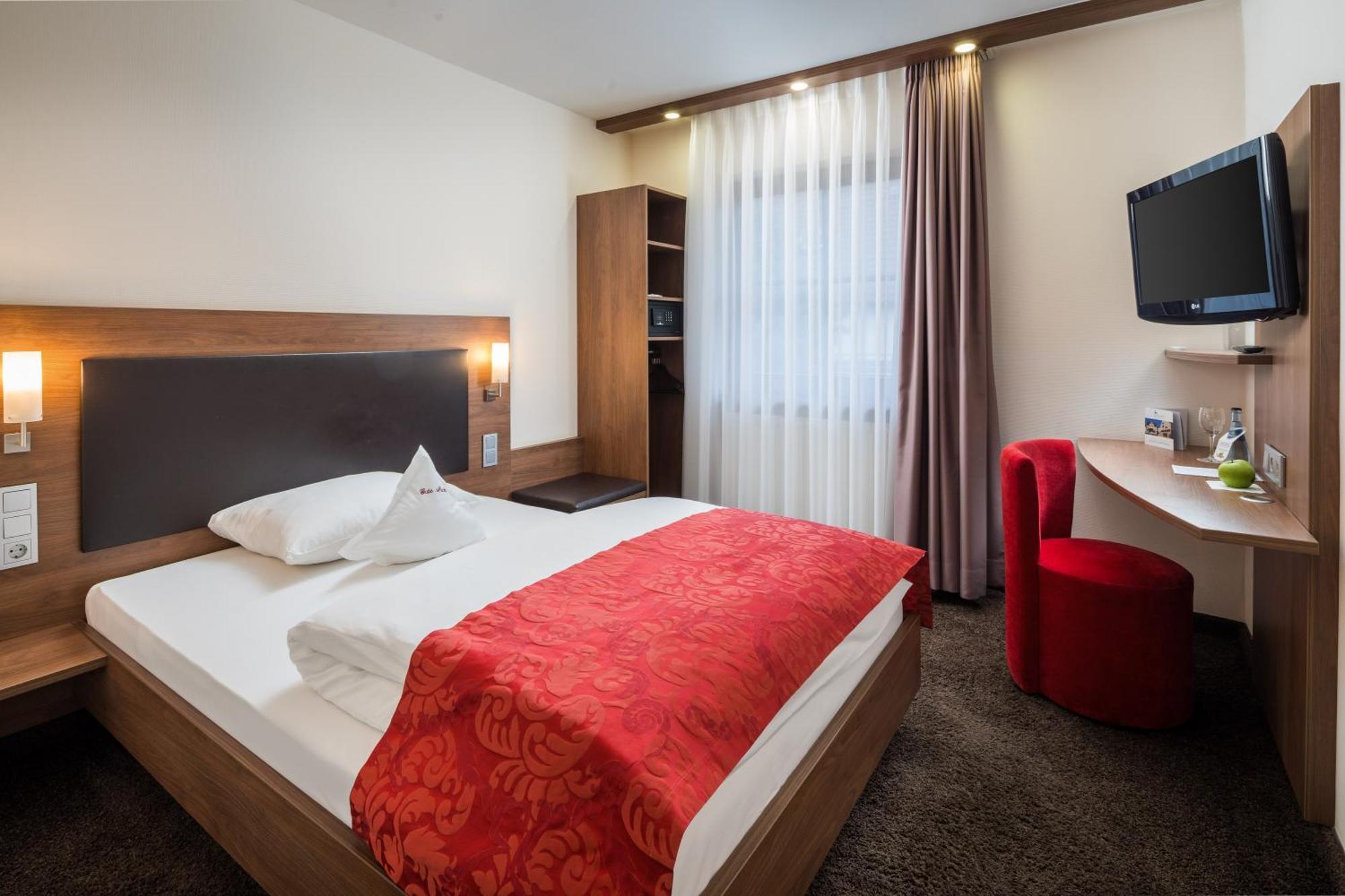 Hotel Schwanen Köngen Eksteriør billede