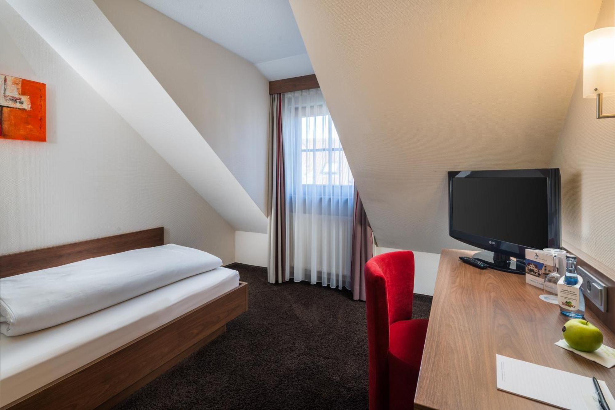 Hotel Schwanen Köngen Eksteriør billede