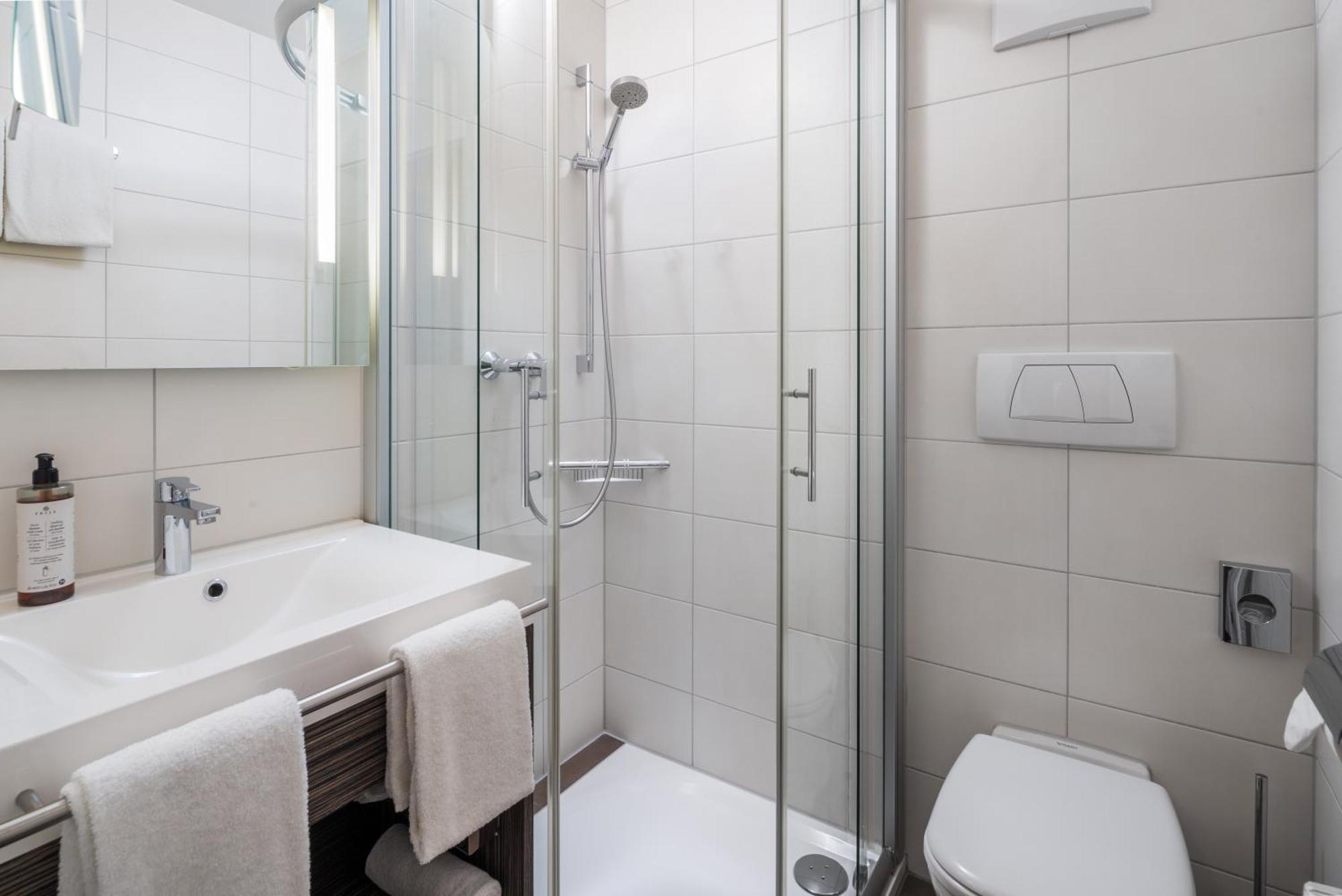 Hotel Schwanen Köngen Eksteriør billede
