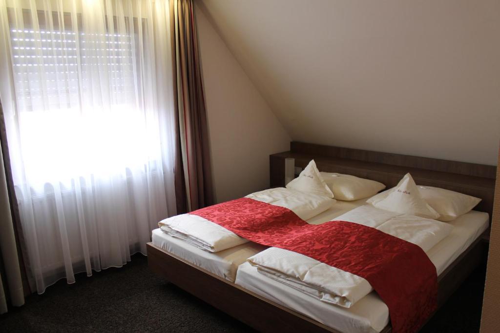 Hotel Schwanen Köngen Eksteriør billede